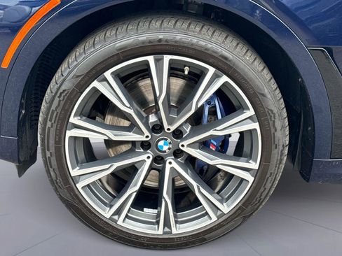 Used 2022 BMW X7 xDrive40i w/ M Sport Package image 11