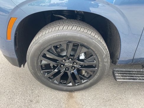 New 2025 Chevrolet Suburban Premier image 11