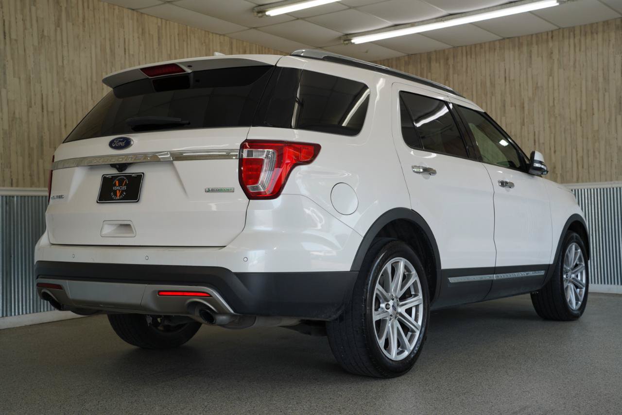 Used 2017 Ford Explorer Limited w/ Equipment Group 301A FWD image 10