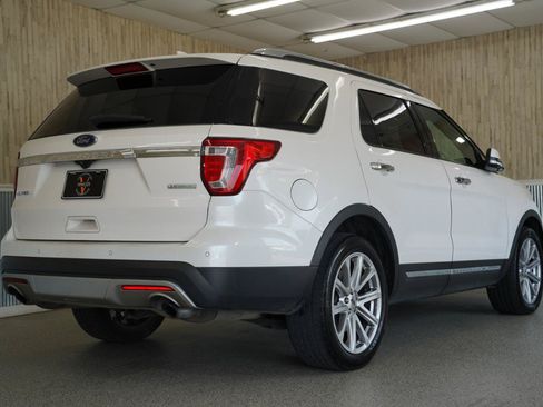 Used 2017 Ford Explorer Limited w/ Equipment Group 301A FWD image 10