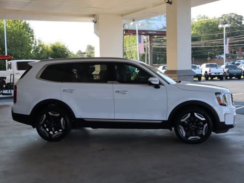 Used 2024 Kia Telluride S w/ S Sunroof Package FWD image 7