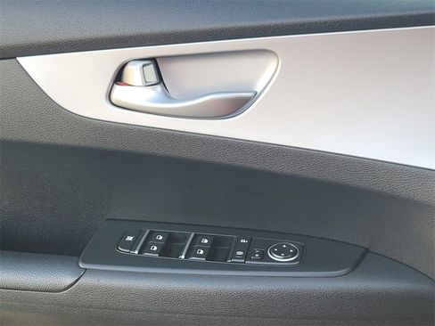 Used 2024 Kia Forte LXS w/ LXS Technology Package image 30