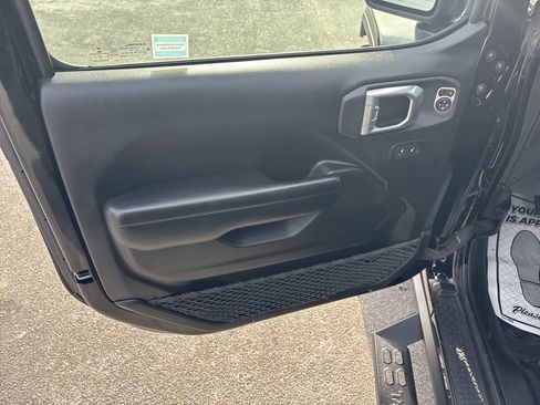 Used 2023 Jeep Gladiator Willys image 16