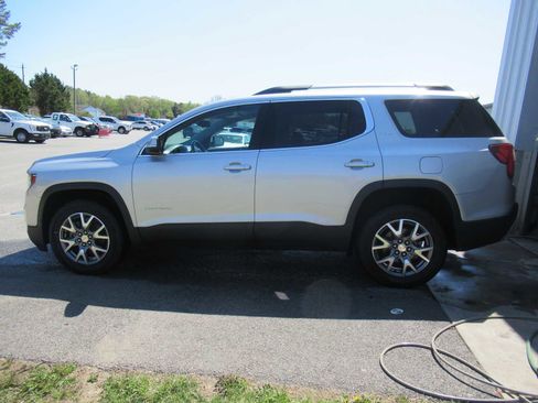 Used 2020 GMC Acadia SLT w/ LPO, Floor Liner Package image 8