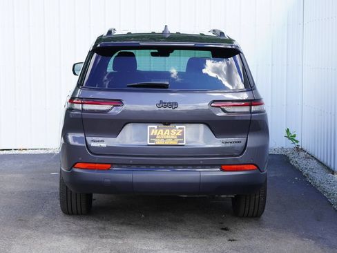 Used 2025 Jeep Grand Cherokee L Limited w/ Black Appearance Package AWD/4WD image 5