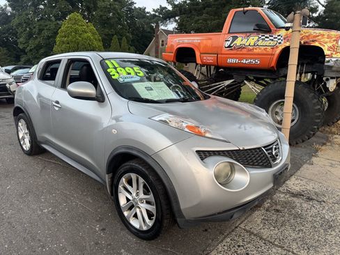 Used 2011 Nissan Juke SV AWD/4WD image 2