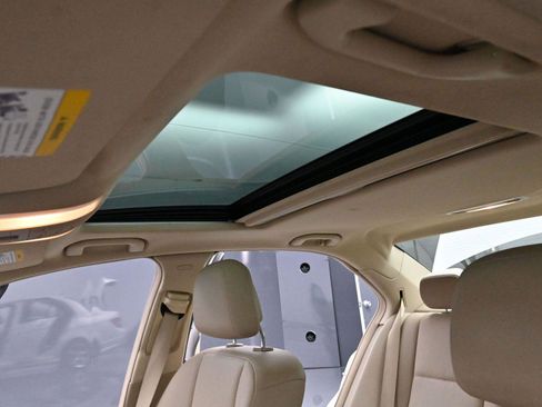 Used 2014 Mercedes-Benz C 250 Luxury image 23