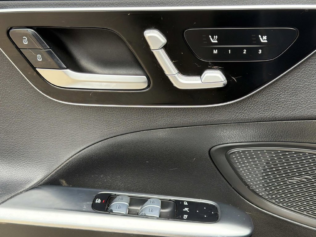 Used 2022 Mercedes-Benz C 300 Sedan image 21