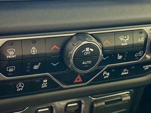 Certified 2024 Jeep Wrangler Rubicon image 32