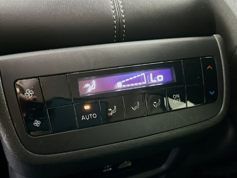 Used 2025 Nissan Pathfinder SV image 27