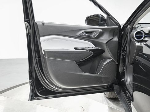 Used 2026 Chevrolet Trax LT w/ LT Convenience Package image 12