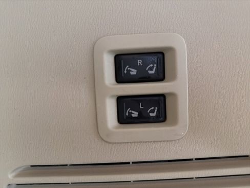 Used 2016 INFINITI QX80 Luxe w/ 22" Wheel Package image 11