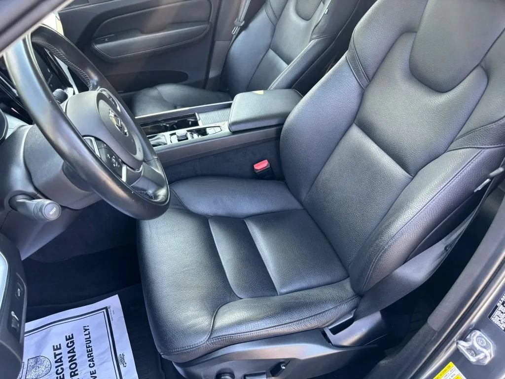 Used 2020 Volvo XC60 T5 Momentum w/ Protection Package Premier AWD/4WD image 13