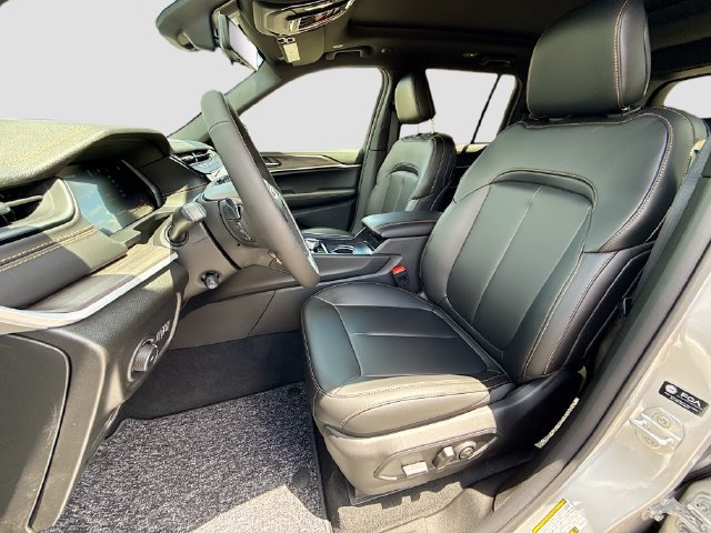 New 2026 Jeep Grand Cherokee Limited AWD/4WD image 16
