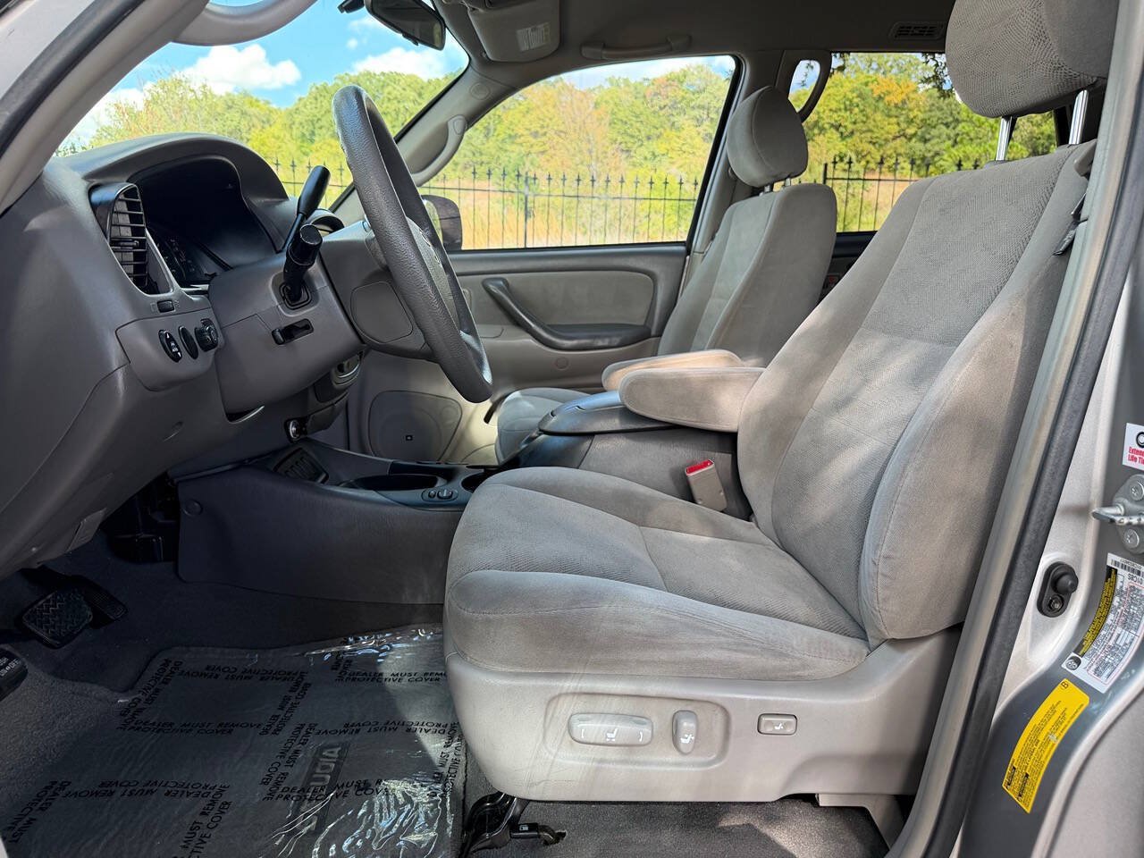 Used 2005 Toyota Sequoia SR5 w/ Towing Pkg RWD image 15