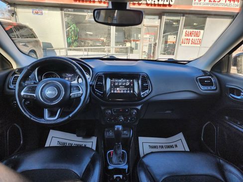Used 2019 Jeep Compass Latitude FWD image 12
