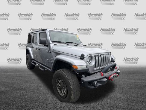 Used 2018 Jeep Wrangler Unlimited Sahara image 2