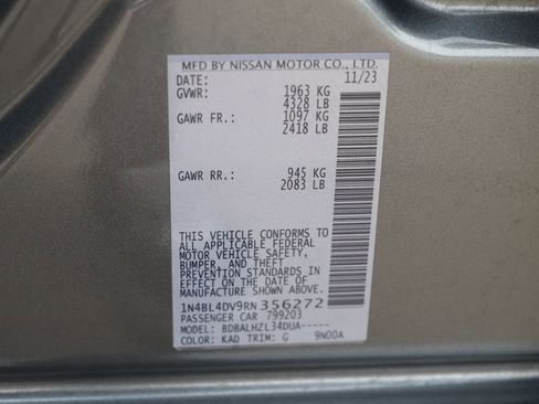 Used 2024 Nissan Altima 2.5 SV FWD image 32