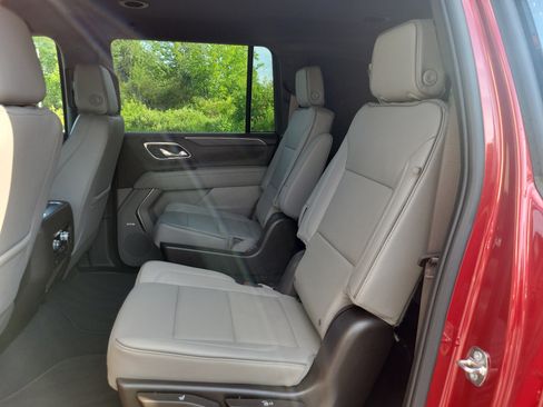 Used 2024 GMC Yukon XL SLT w/ SLT Luxury Package AWD/4WD image 16
