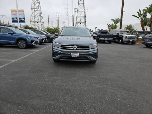 Used 2023 Volkswagen Tiguan SE FWD image 2