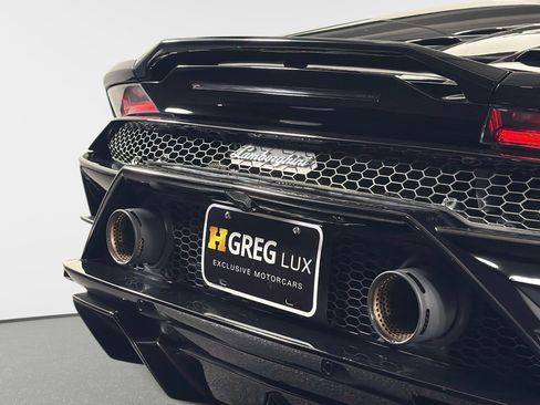 Used 2023 Lamborghini Huracan EVO RWD image 11