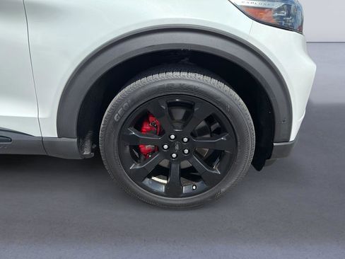 Used 2020 Ford Explorer ST w/ ST Street Pack image 8
