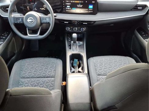 Used 2025 Nissan Kicks SV FWD image 11