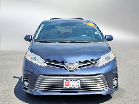 Used 2018 Toyota Sienna XLE w/ XLE Navigation Package FWD image 8