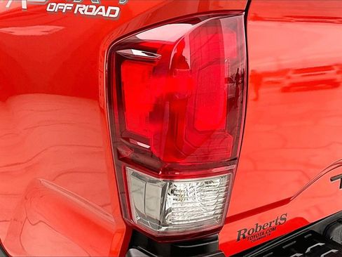 Used 2017 Toyota Tacoma TRD Off-Road image 21