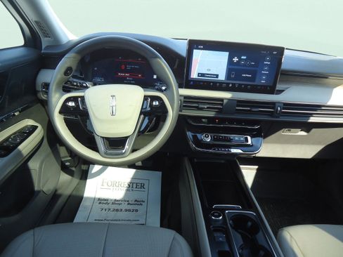 Used 2024 Lincoln Corsair Reserve w/ Equipment Group 201A AWD/4WD image 11