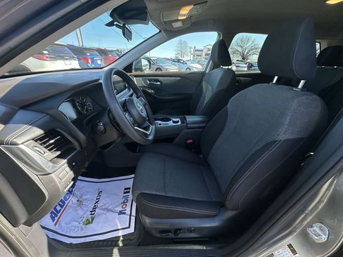 Used 2023 Nissan Rogue SV image 11