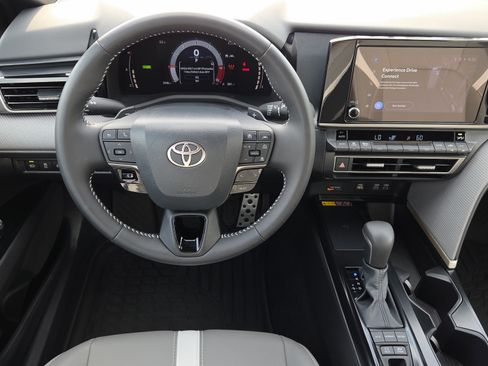 Used 2026 Toyota Camry SE FWD image 15