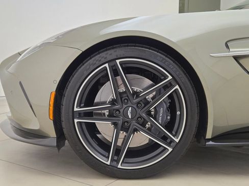 Used 2025 Aston Martin V8 Vantage Coupe RWD image 13