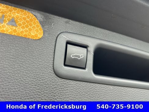 Used 2023 Toyota Highlander XLE FWD image 33