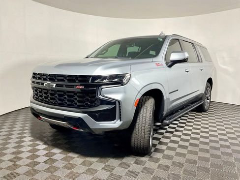 Used 2024 Chevrolet Suburban Z71 w/ Luxury Package AWD/4WD image 2