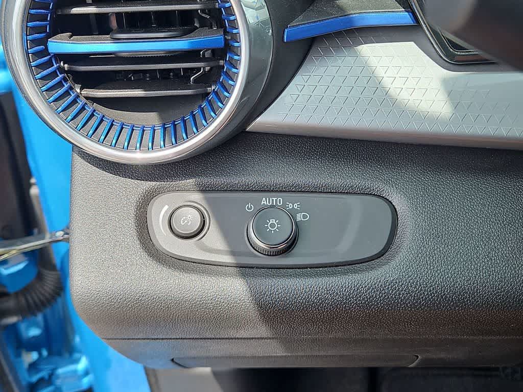 Used 2025 Chevrolet Trax LT w/ Driver Confidence Package FWD image 20