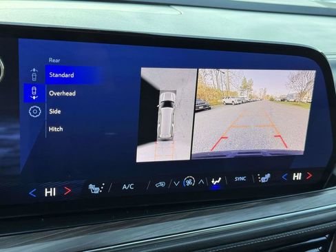 Used 2025 Chevrolet Suburban Z71 image 5