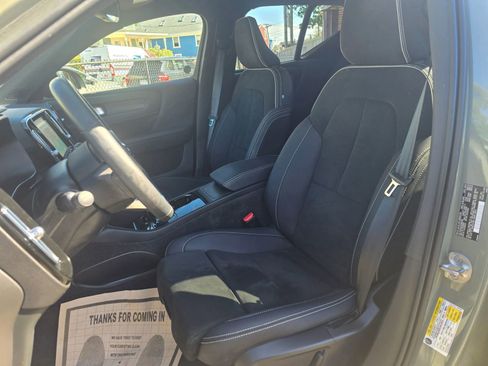 Used 2023 Volvo XC40 Recharge Plus AWD/4WD image 9