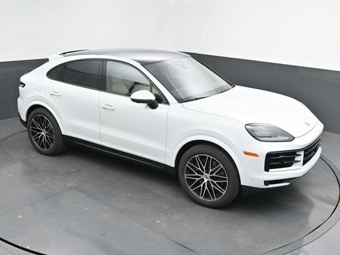 New 2025 Porsche Cayenne image 37