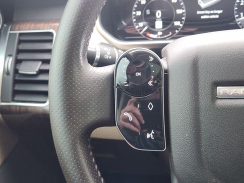 Used 2018 Land Rover Range Rover Sport HSE image 28