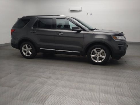 Used 2018 Ford Explorer XLT image 11