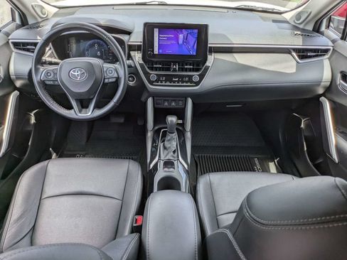 Used 2023 Toyota Corolla Cross XLE w/ Convenience Package FWD image 18