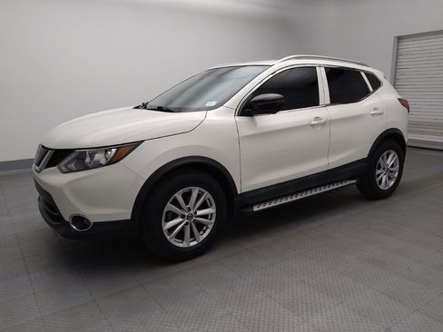 Used 2019 Nissan Rogue Sport SV w/ Technology Package FWD image 2