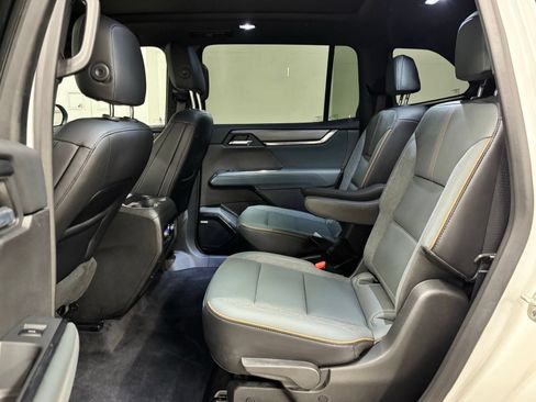 Used 2025 GMC Acadia AT4 w/ Luxury Package AWD/4WD image 20