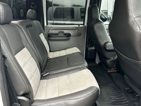 Used 2007 Ford F350 XLT image 7