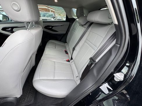 Used 2020 Land Rover Range Rover Evoque SE AWD/4WD image 19