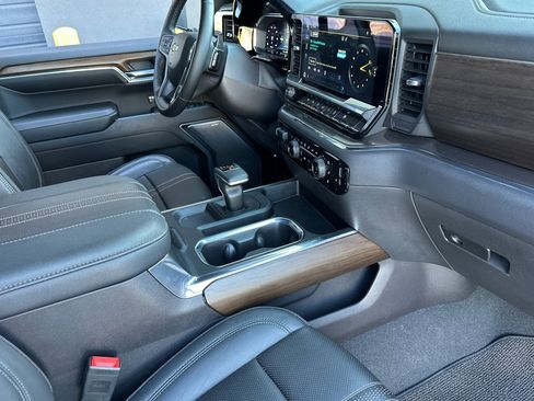 Used 2024 Chevrolet Silverado 1500 High Country w/ Technology Package image 19