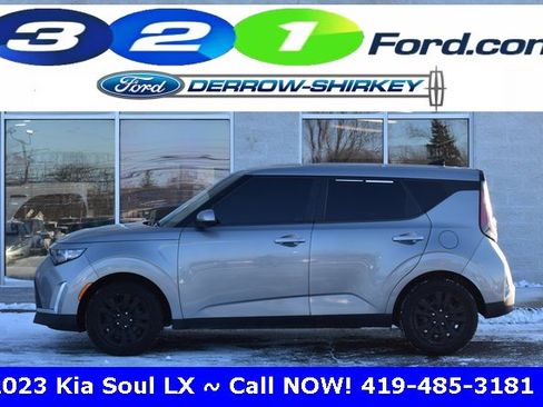Used 2023 Kia Soul LX image 2