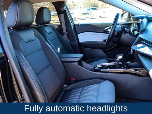 Used 2025 Chevrolet Trax LT w/ LT Convenience Package image 15