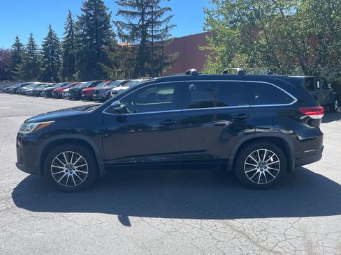 Used 2018 Toyota Highlander SE AWD/4WD image 2